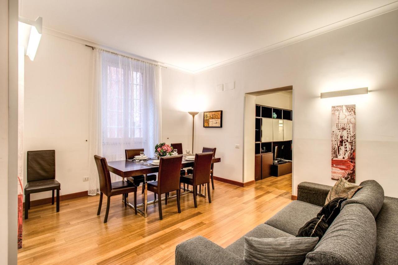 Bernini Near The Trevi Fountain - 4 Bedroom Lägenhet