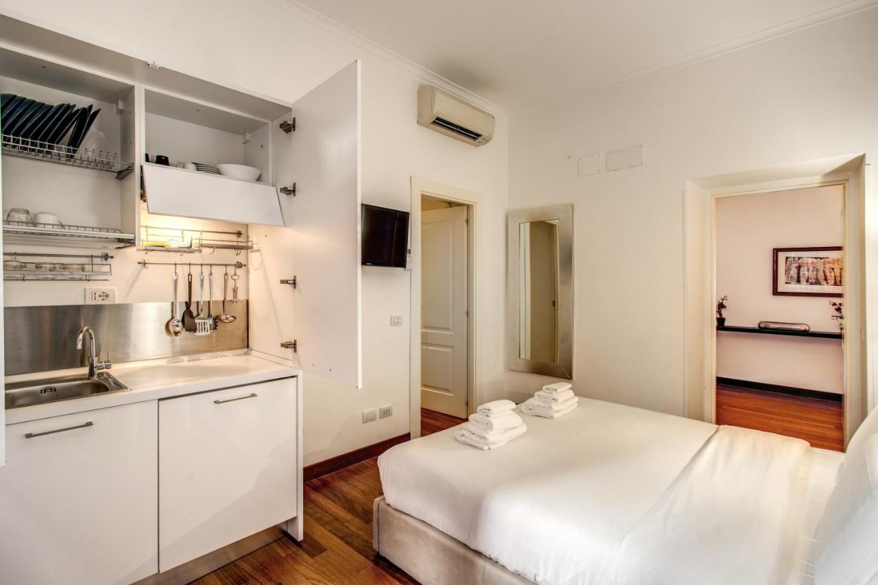 Bernini Near The Trevi Fountain - 4 Bedroom Lägenhet Rom