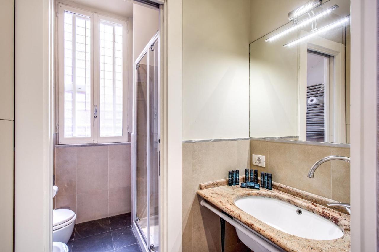 Lägenhet Bernini Near The Trevi Fountain - 4 Bedroom Rom