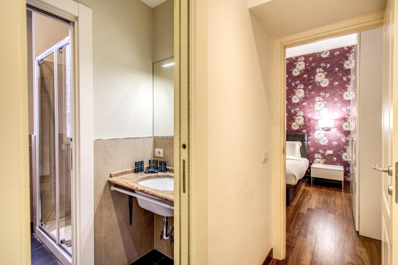 Bernini Near The Trevi Fountain - 4 Bedroom Lägenhet *